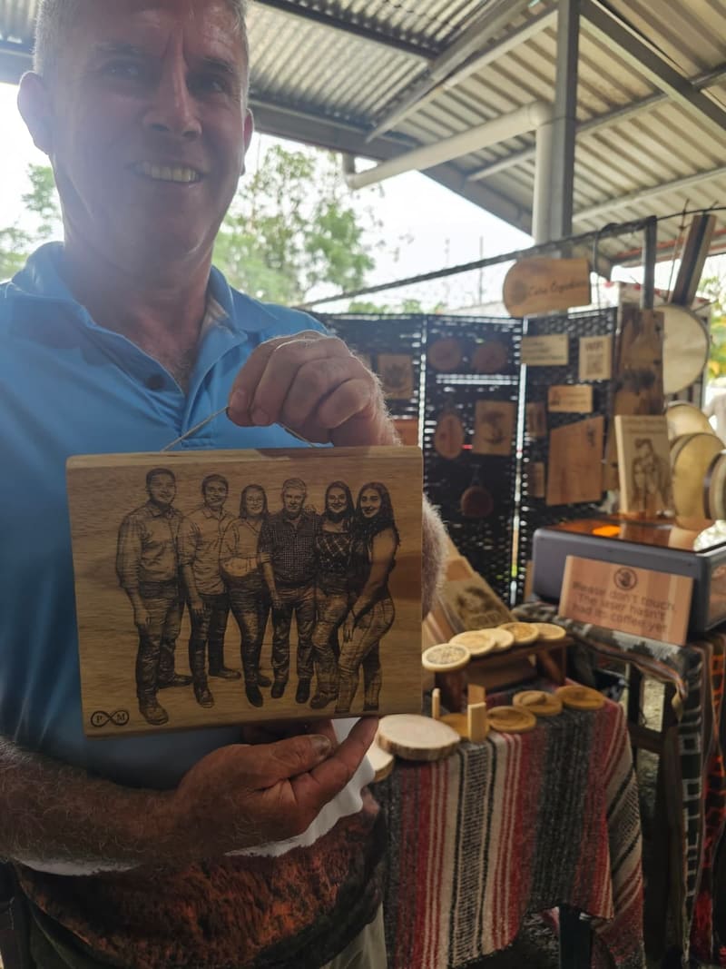 Retrato de familia entregado en el puesto.
